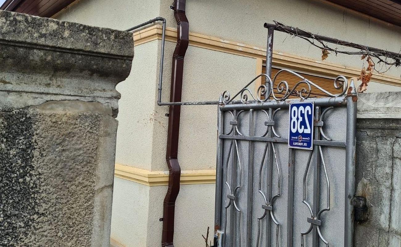 Montaj jgheaburi si burlane pentru acoperis